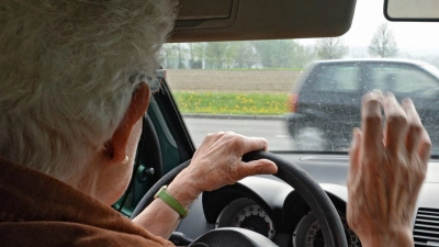 Zu spät gebremst? Häufen sich solche Situationen, ist es sinnvoll, das Fahrverhalten zu reflektieren. (Foto: Felix Kästle/dpa)