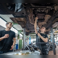 Vor allem Ausbildungen im Kfz-Bereich sind beliebt in der gesamten Region: Mit insgesamt 83 unterschriebenen Verträgen dieses Jahr ist dieser Beruf auf Platz eins. (Archivbild: Mirko Fryska)