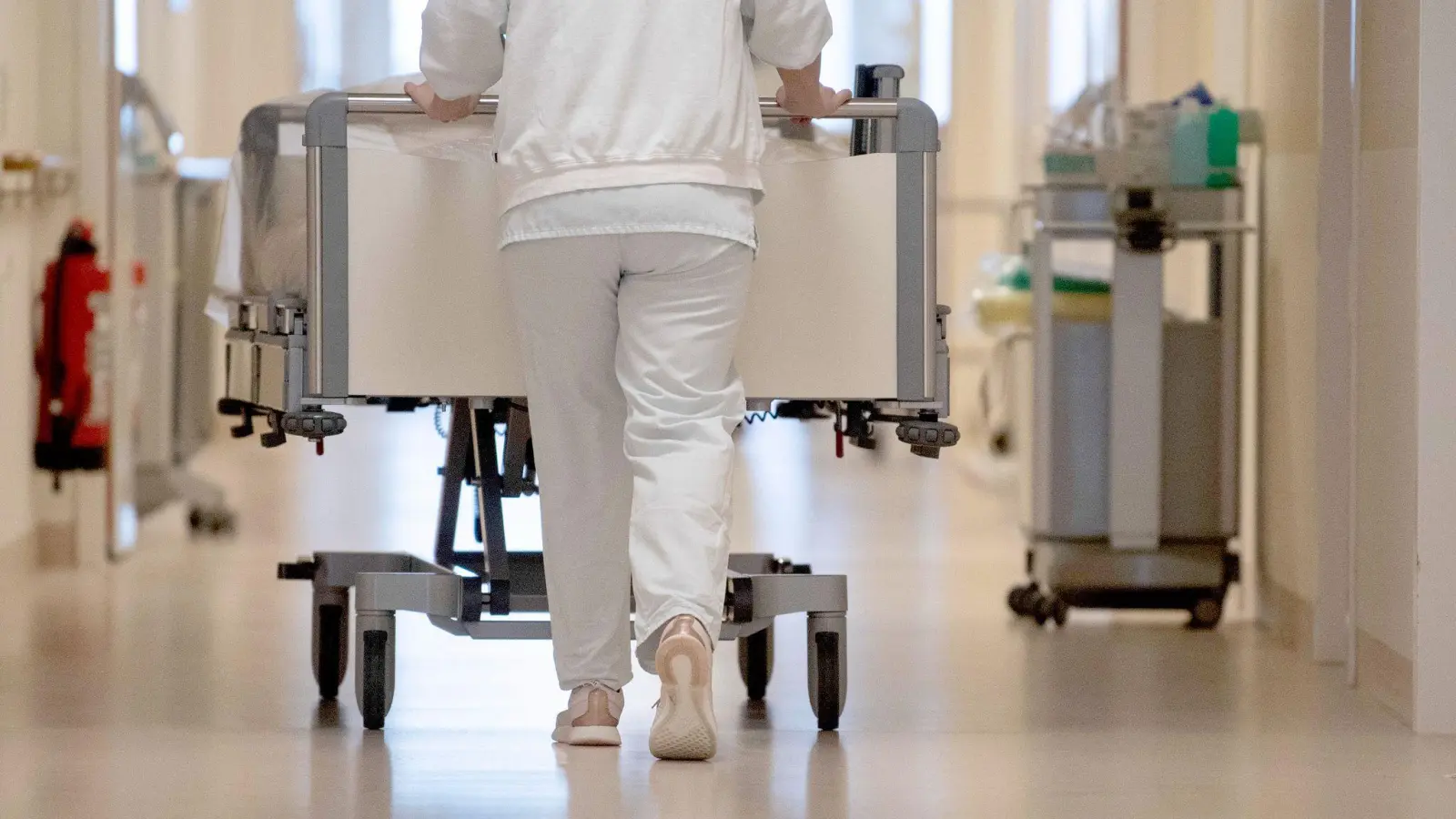 Die Zahlen spiegeln laut Medizinischem Dienst nur einen kleinen Ausschnitt wider. Die stellvertretende Vorstandsvorsitzende Christine Adolph fordert deshalb ein verpflichtendes Meldesystem. (Symbolbild) (Foto: Marijan Murat/Deutsche Presse-Agentur GmbH/dpa)