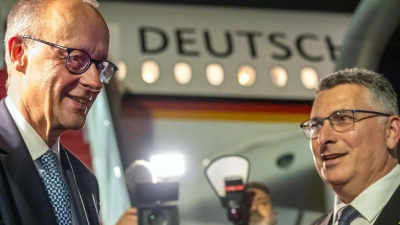 Der Kanzler ist zu seinem Antrittsbesuch in Israel eingetroffen. (Foto: Michael Kappeler/dpa)