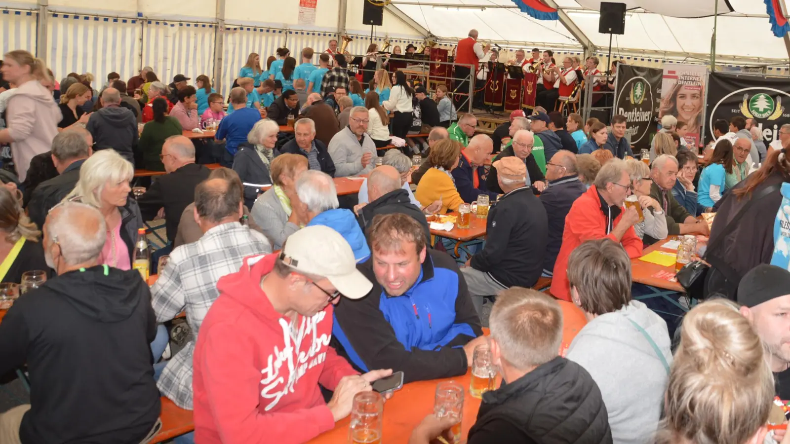 Fröhlichkeit und Gemeinschaft zeichnen die Zeltkirchweih in Großohrenbronn aus. (Foto: Peter Tippl)