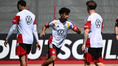 Nathaniel Brown (Mitte) beim Training mit der Nationalmannschaft.  (Foto: Federico Gambarini/dpa)