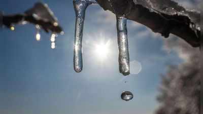 Sonne und Plusgrade - wo noch Schnee liegt, taut es weiter. (Archivbild) (Foto: Frank Rumpenhorst/dpa)
