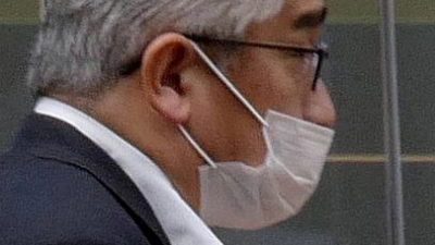 Der japanische Leitindex Nikkei 225 ist mit leichten Kursverlusten in die Handelswoche gestartet. (Archivbild) (Foto: Eugene Hoshiko/AP/dpa)