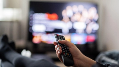 Mit kleinen Tricks lassen sich Serien, Filme und Live-Übertragungen auch im Hotel problemlos streamen. (Foto: Daniel Reinhardt/dpa/dpa-tmn)