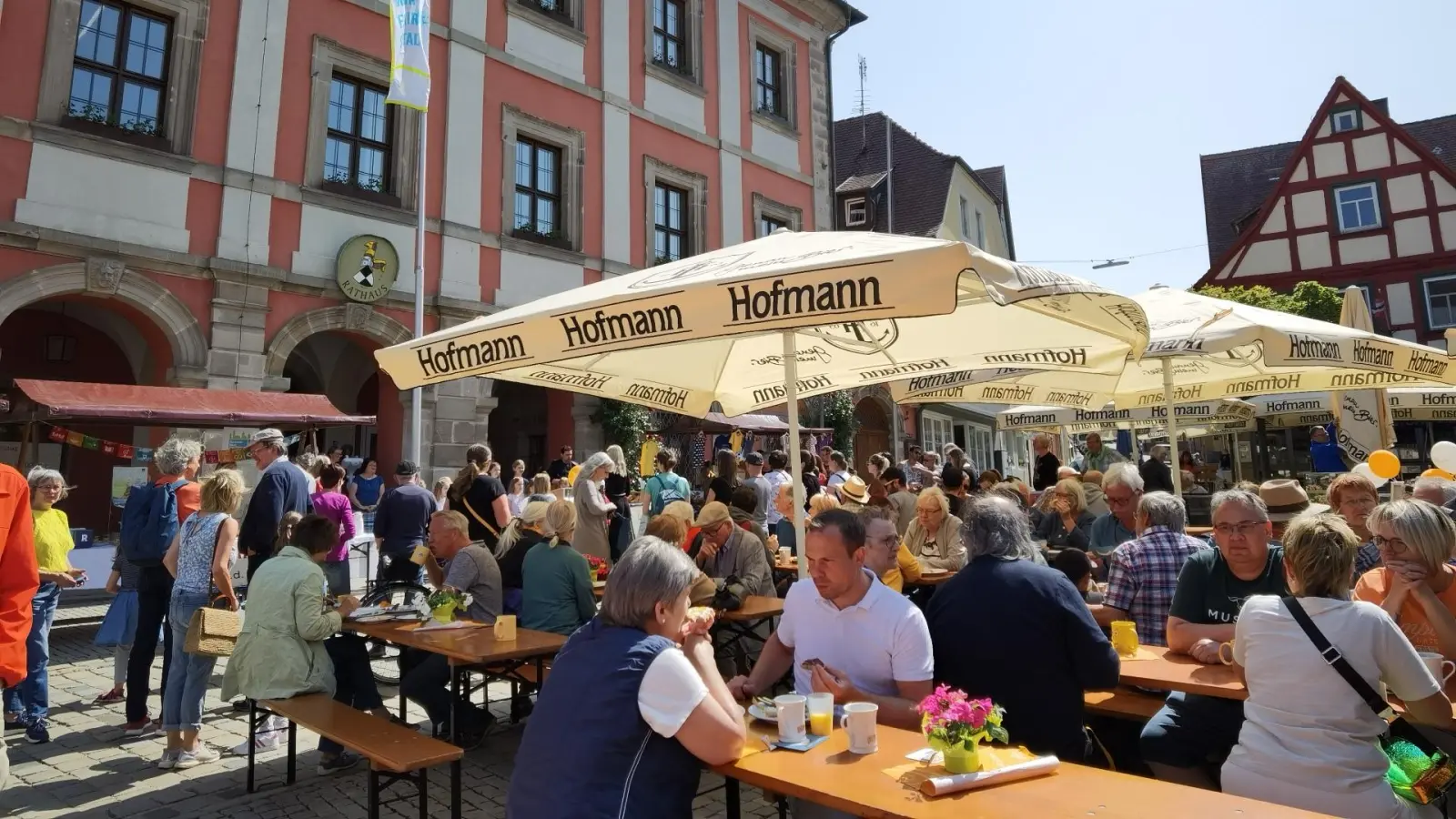 Am 27. Juni lädt die Stadt Neustadt wieder zum fairen Frühstück auf den Marktplatz ein. (Foto: Stadt Neustadt/Aisch)