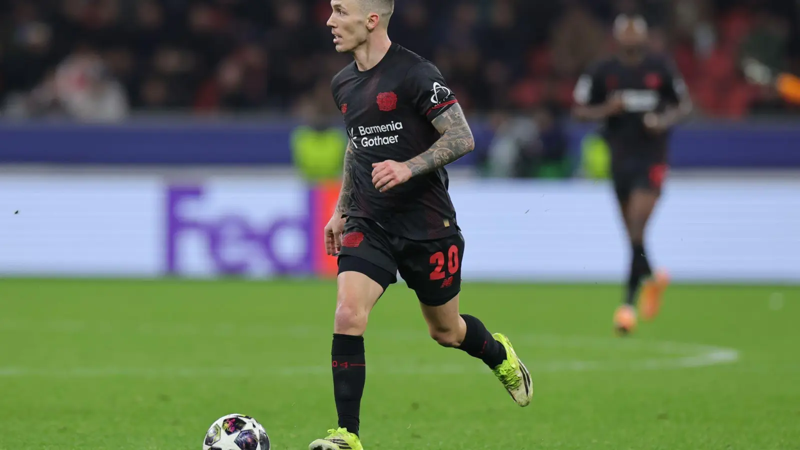Bei Bayer Leverkusen schmerzlich vermisst: Alejandro Grimaldo ist am Samstag im Spiel gegen Bayern München gelbgesperrt (Archivbild). (Foto: Rolf Vennenbernd/dpa)