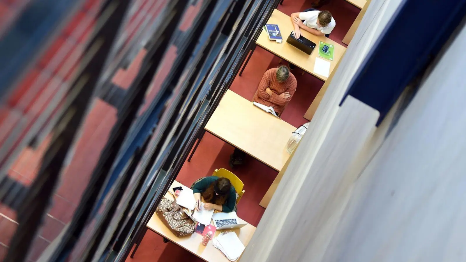 Mit Planung kommt man in der Regel stressfreier durchs Studium. (Foto: Felix Kästle/dpa-tmn/dpa)