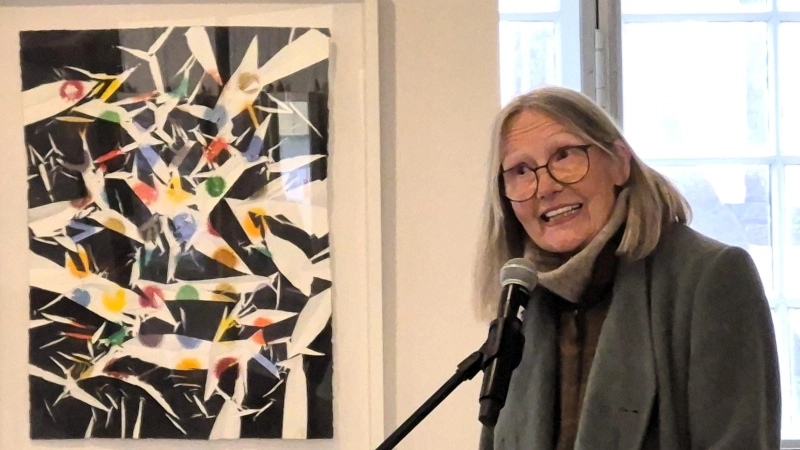 Luise Limburg führte als Vorsitzende des Künstlerbundes in das Werk und Leben von Herbert Janouschkowetz ein. (Foto: Margit Schwandt)