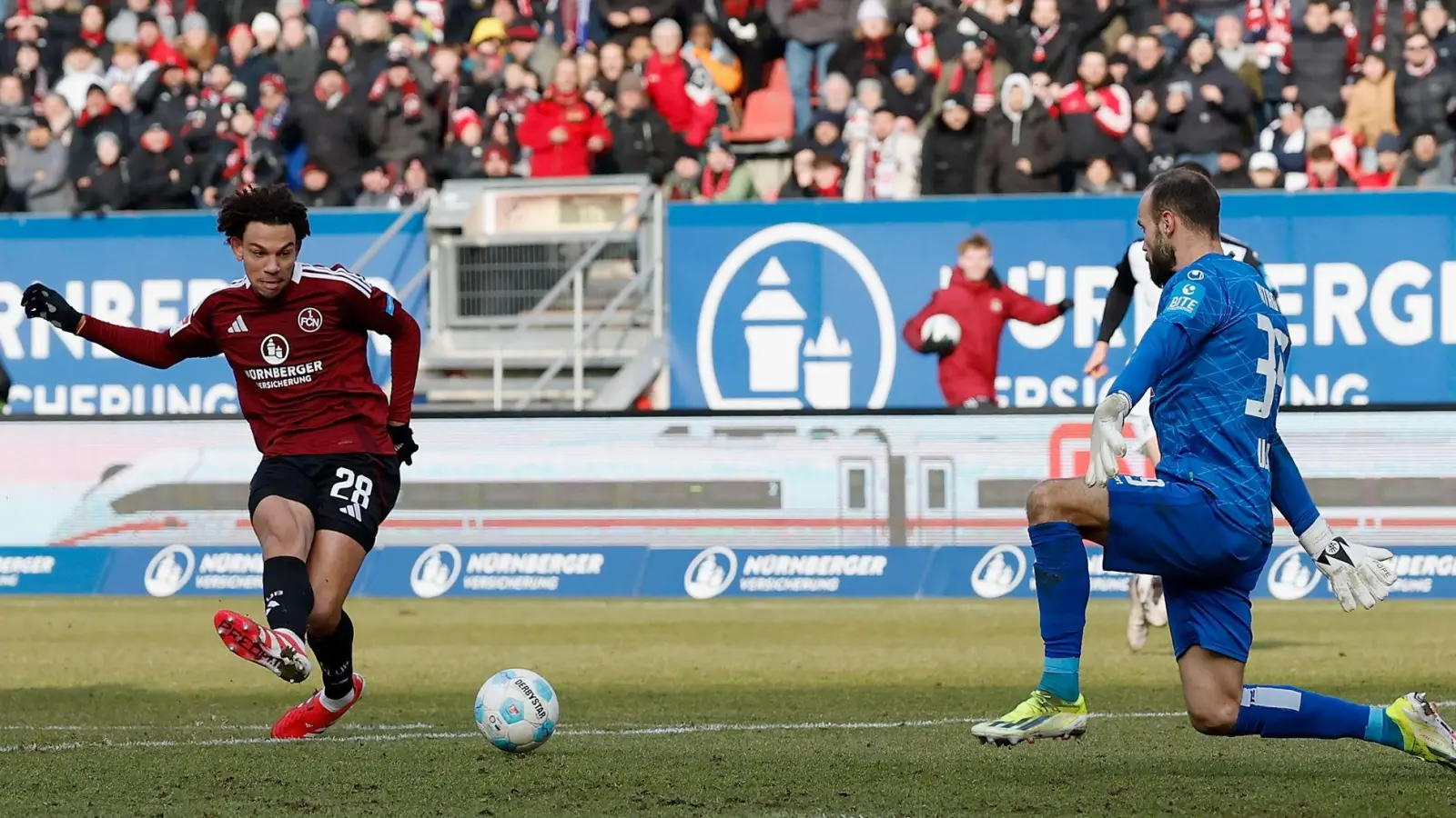 Erstes Heimspiel, erstes Tor für den „Club“: Winter-Zugang Janis Antiste. (Foto: Heiko Becker/dpa)