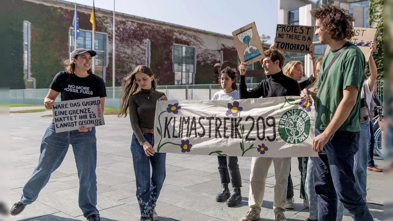 In Berlin ruft Fridays for Future heute zum Klimaprotest vor dem Kanzleramt auf. (Archivbild) (Foto: Carsten Koall/dpa)