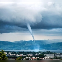 Wasserhosen über dem Bodensee gibt es immer wieder. (Archivbild)  (Foto: Dr. Christoph Sommergruber/dpa)