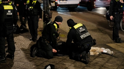 Nach der Attacke am Holocaust-Denkmal in Berlin hat die Polizei einen Verdächtigen festgenommen.  (Foto: Ebrahim Noroozi/AP/dpa)