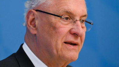 Der Bayerische Innenminister Joachim Herrmann (CSU) will die Sicherheitskonzepte der bayerischen CSDs überprüfen lassen. (Archivbild) (Foto: Sven Hoppe/dpa)