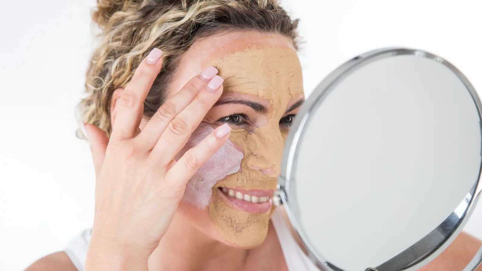 Gesichtsmasken im Test: 15 von 17 getesteten Gesichtsmasken schnitten mit der Note „sehr gut“ ab. (Foto: Christin Klose/dpa-tmn)