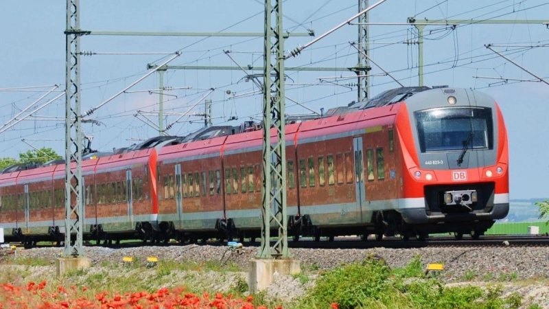 Am späten Dienstagabend war die Bahnlinie Würzburg–Nürnberg zwischen Siegelsdorf und Neustadt/Aisch gesperrt. (Symbolbild: Johannes Hirschlach)