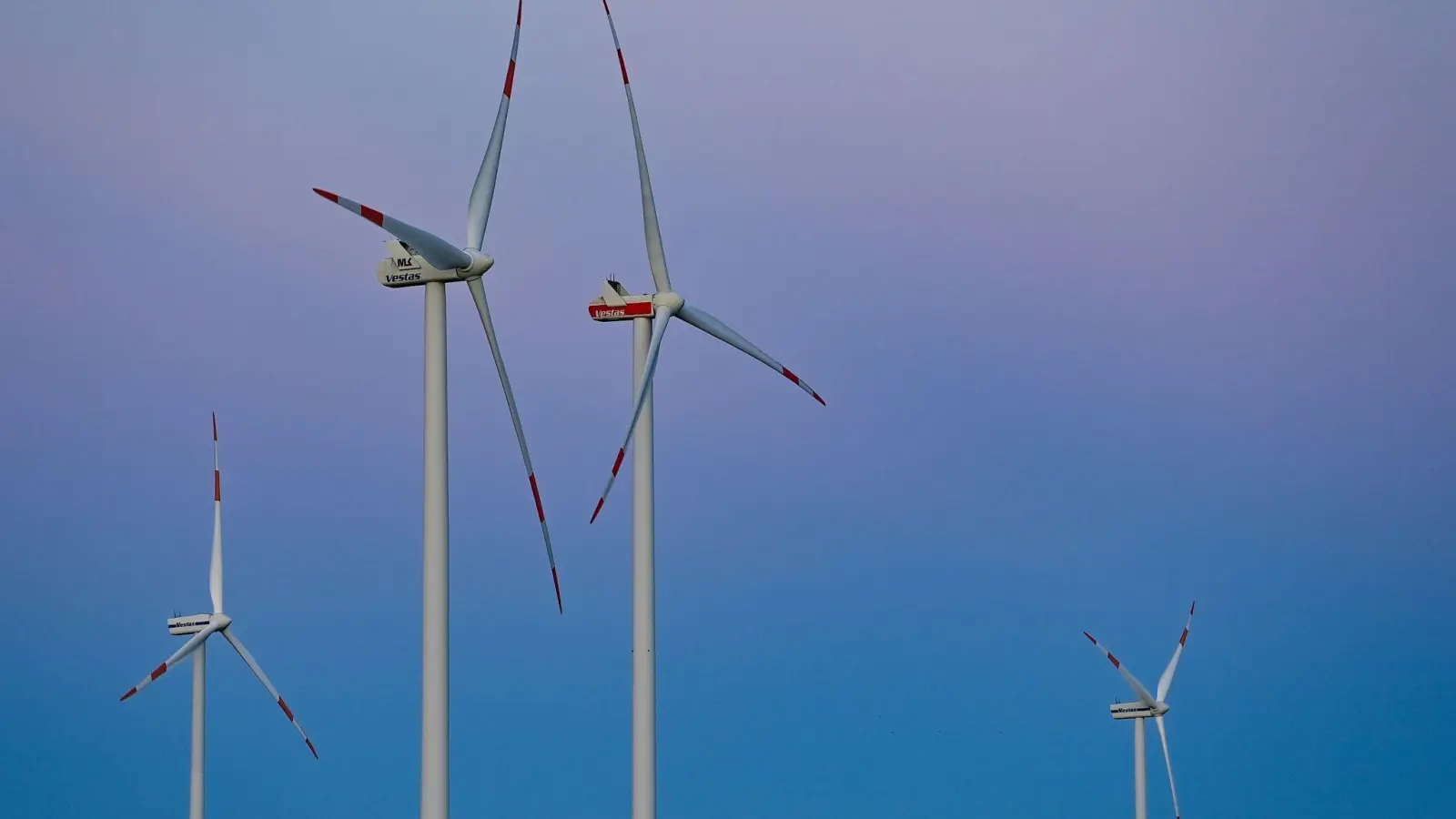 Bei dem Windanlagenbauer Vestas Deutschland arbeiten nach früheren Angaben 1700 Menschen. (Foto: Patrick Pleul/dpa/ZB/Symbolbild)