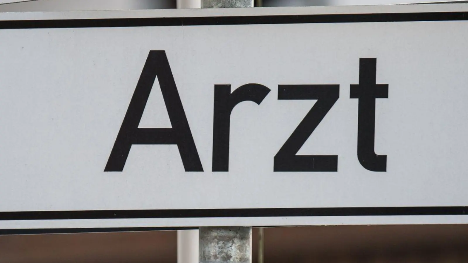 Auf dem Land ist die nächste Arztpraxis nicht immer um die Ecke. (Symbolbild) (Foto: Armin Weigel/dpa)