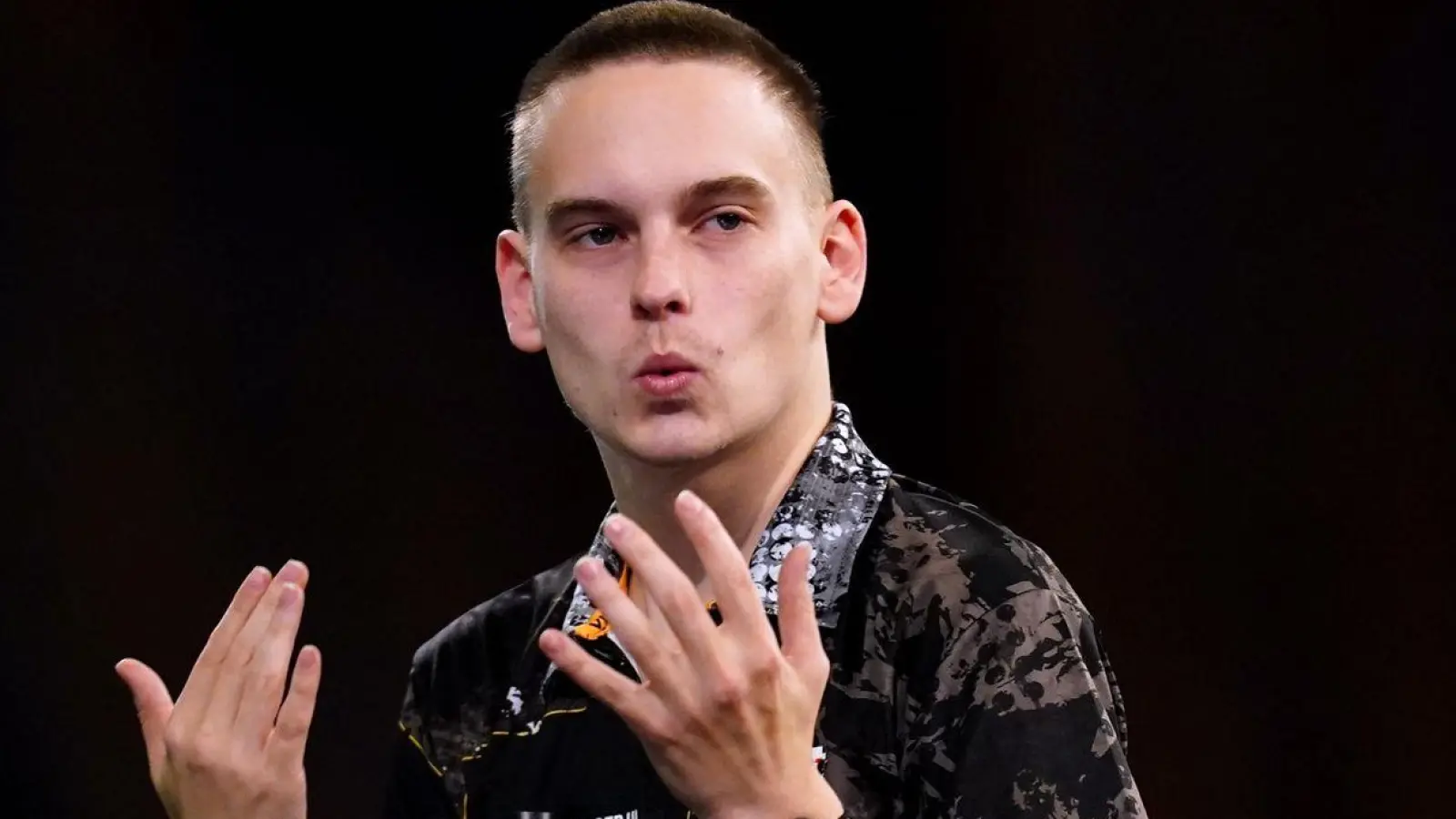 Ricardo Pietreczko trifft bei der Darts-WM auf Topfavorit Luke Humphries. (Foto: John Walton/PA Wire/dpa)