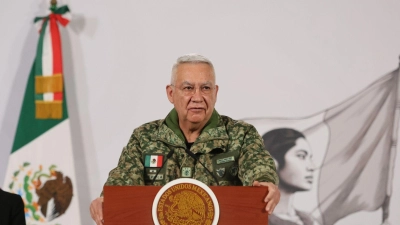 Wegen der hohen Zahl an getöteten Soldaten brach der General auf der Pressekonferenz in Tränen aus. (Foto: Ginnette Riquelme/AP/dpa)