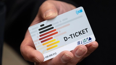 Droht mit dem Aus der Ampel-Regierung auch das Ende des Deutschlandtickets? (Archivbild) (Foto: Boris Roessler/dpa)