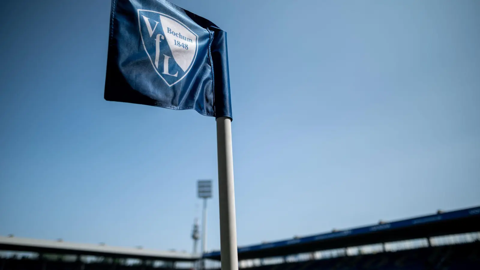 VfL Bochum hat einen Mittelfeldspieler vom FC Bayern München verpflichtet. (Archivbild) (Foto: Fabian Strauch/dpa)