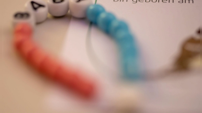 Ein Zweitname fürs Baby kann von Vorteil sein: Es kann im späteren Alter bei Nichtgefallen den Namen einfach tauschen. (Foto: Stefan Puchner/dpa)
