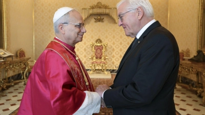 Bundespräsident Steinmeier trifft dem Papst bei Privataudienz.  (Foto: Vatican Media/IPA via ZUMA Press/dpa)