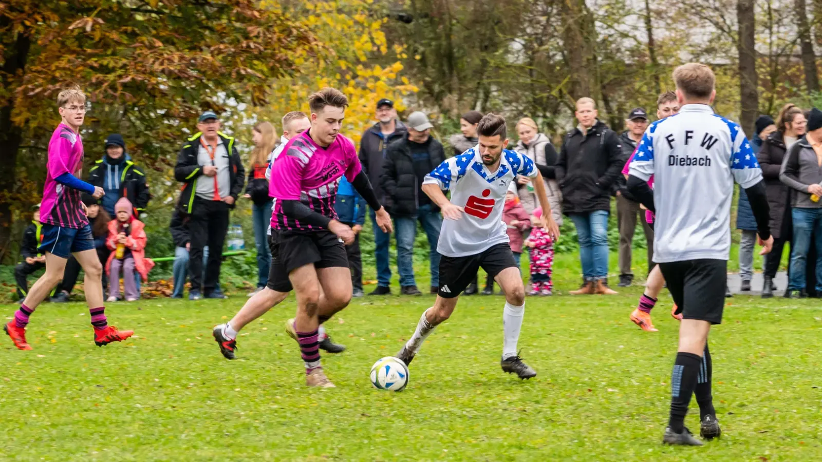 Das Derby im vergangenen Jahr gewannen die Neustädter Diebacher. Jetzt treffen die Mannschaften erneut aufeinander.  (Archivbild: Johann Schmidt)