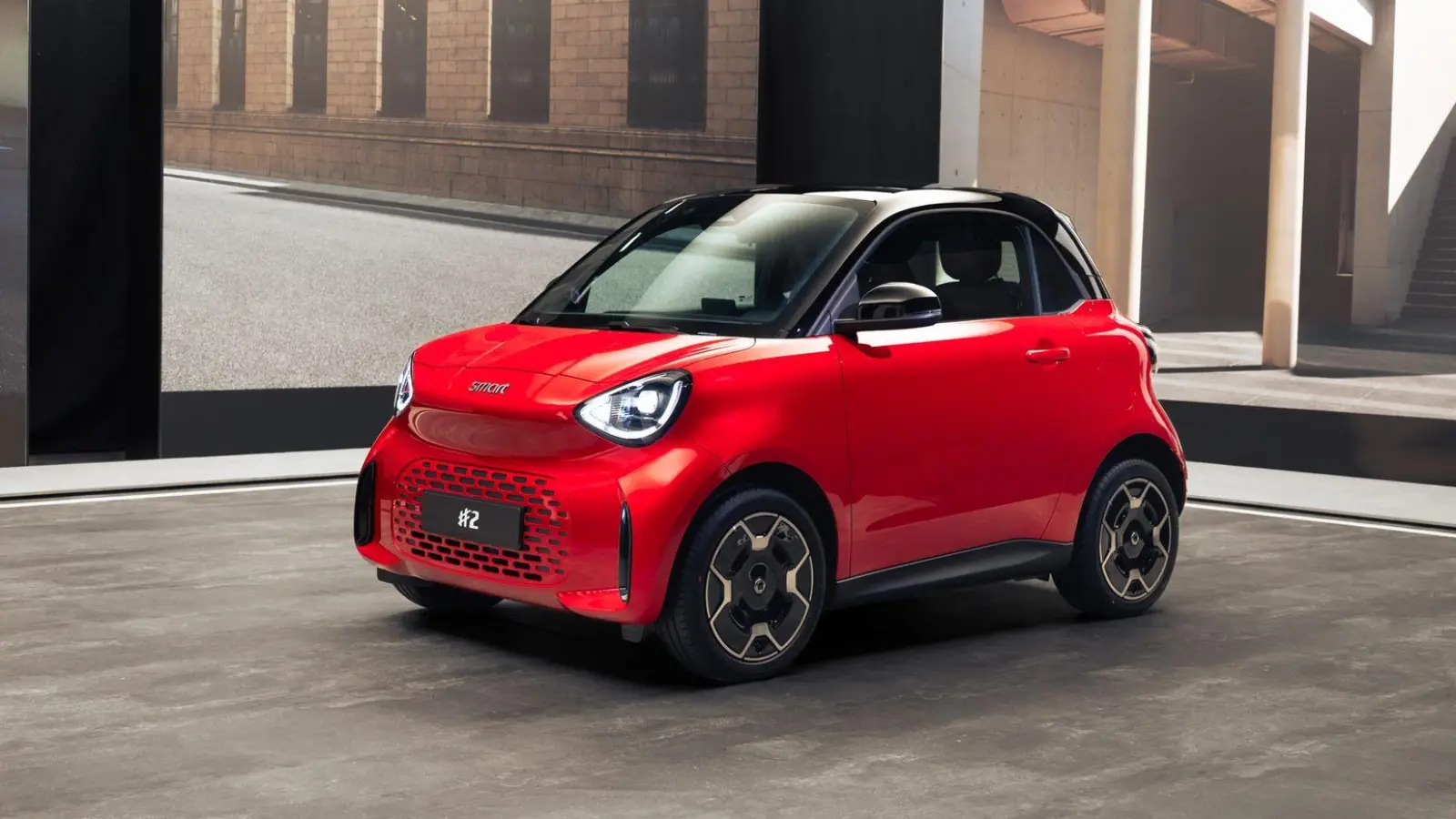 Sieht mehr als nur ein wenig bekannt aus: Der neue Smart #2 knüpft ans Design des Urahns an. (Foto: Julian Bossert/smart Europe GmbH/dpa-tmn)
