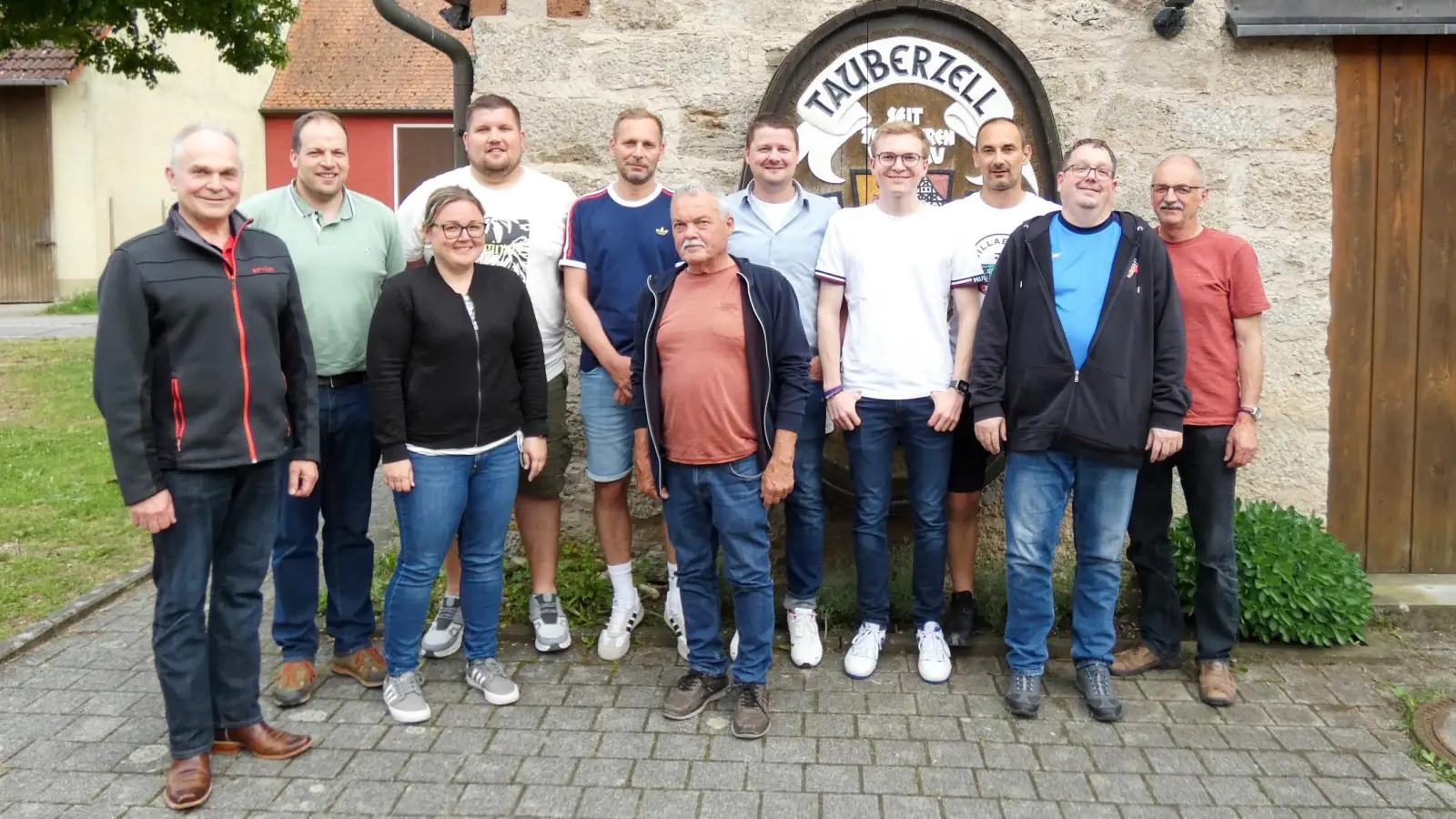 Das neue Vorstandsteam des Weinbauvereins (von links): Johannes Schneider, Frank Schneider, Julia Müller, Patrick Klingauf, Patrick Fischer, Jochen Kötzel, Reinhold Müller, Lukas Schneider, Reiner Holzinger, Achim Geyer und Thomas Knoll. (Foto: Karl-Heinz Gisbertz)