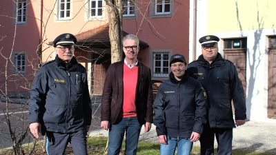Hauptkommissar Norbert Müller, Bürgermeister Patrick Ruh, Anika Lechner und Hauptkommissar Harald Jung (von links) sehen die Sicherheitswacht positiv. (Foto: Rebecca Weber)