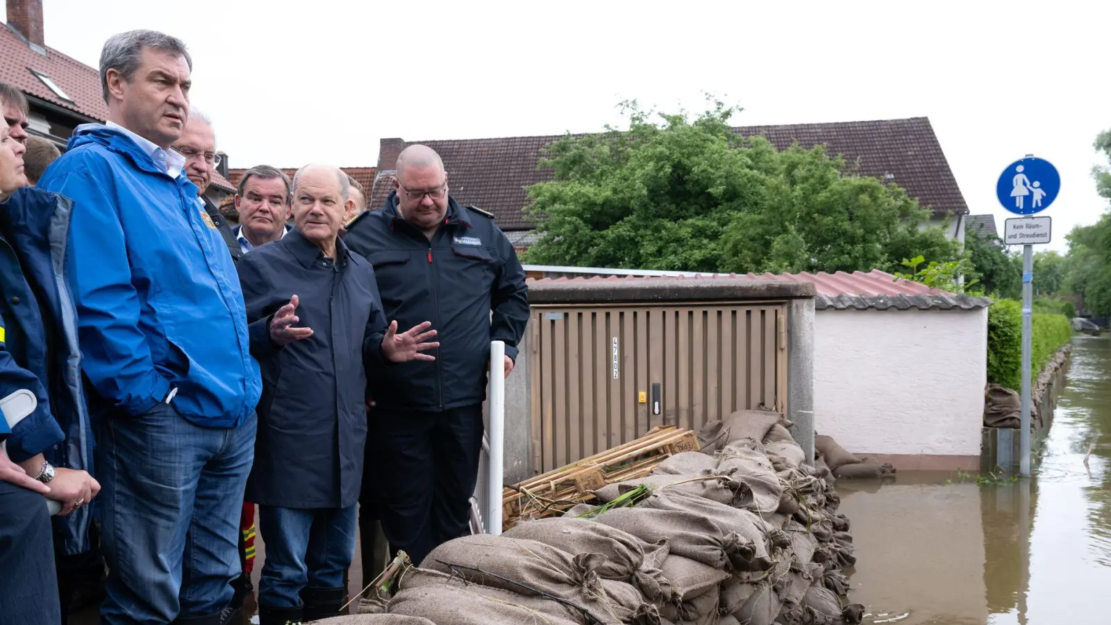 Aus bayerischer Sicht haben Bundespolitiker wie Olaf Scholz ihre Hilfsversprechen für die Hochwasseropfer im Freistaat nicht eingehalten. (Archivbild) (Foto: Sven Hoppe/dpa)