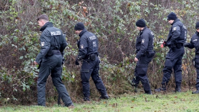 Wiederholt nahm die Polizei den Fundort von Fabians Leiche und das Umfeld unter die Lupe. (Archivbild) (Foto: Bernd Wüstneck/dpa)
