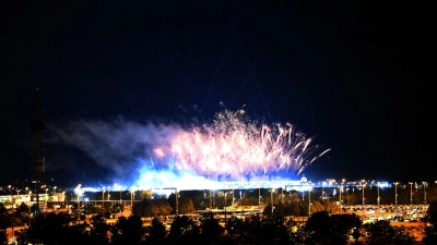 Adele lässt es krachen: Ein Feuerwerk zum Abschied (Foto: Felix Hörhager/dpa)