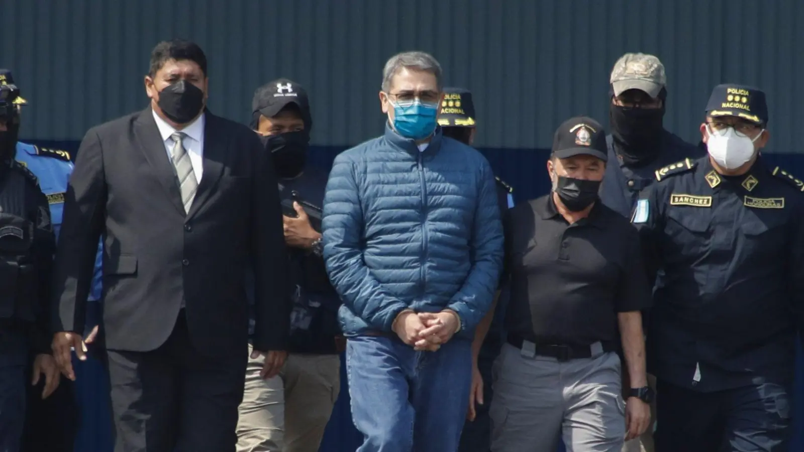 Der verurteile Ex-Präsident ist wieder frei. (Archivbild) (Foto: Elmer Martinez/AP/dpa)