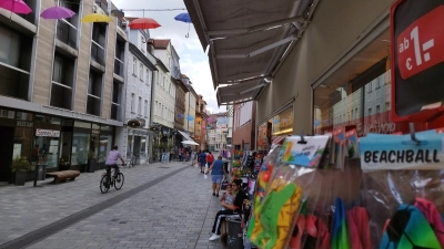 Die Stadt hat schon einiges für die Aufenthaltsqualität in der Innenstadt getan, findet Oberbürgermeister Thomas Deffner und verweist unter anderem auf die Neugestaltung der Neustadt. Er hofft auf Unterstützung der Immobilieneigentümer. (Foto: Robert Maurer)