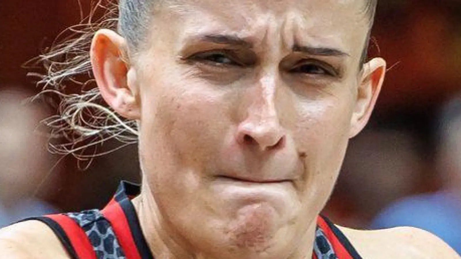 Leonie Fiebich beim Zug zum Korb. (Foto: Andreas Gora/dpa)