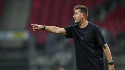 Es läuft zum Saisonstart für Miroslav Klose und den 1. FC Nürnberg. (Archivbild) (Foto: Daniel Karmann/dpa)
