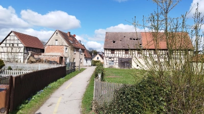 Die Neugestaltung des Bosseckherweges in Leutershausen lässt noch auf sich warten. Aus Kostengründen will die Verwaltung das weitere Vorgehen neu planen. (Foto: Robert Maurer)