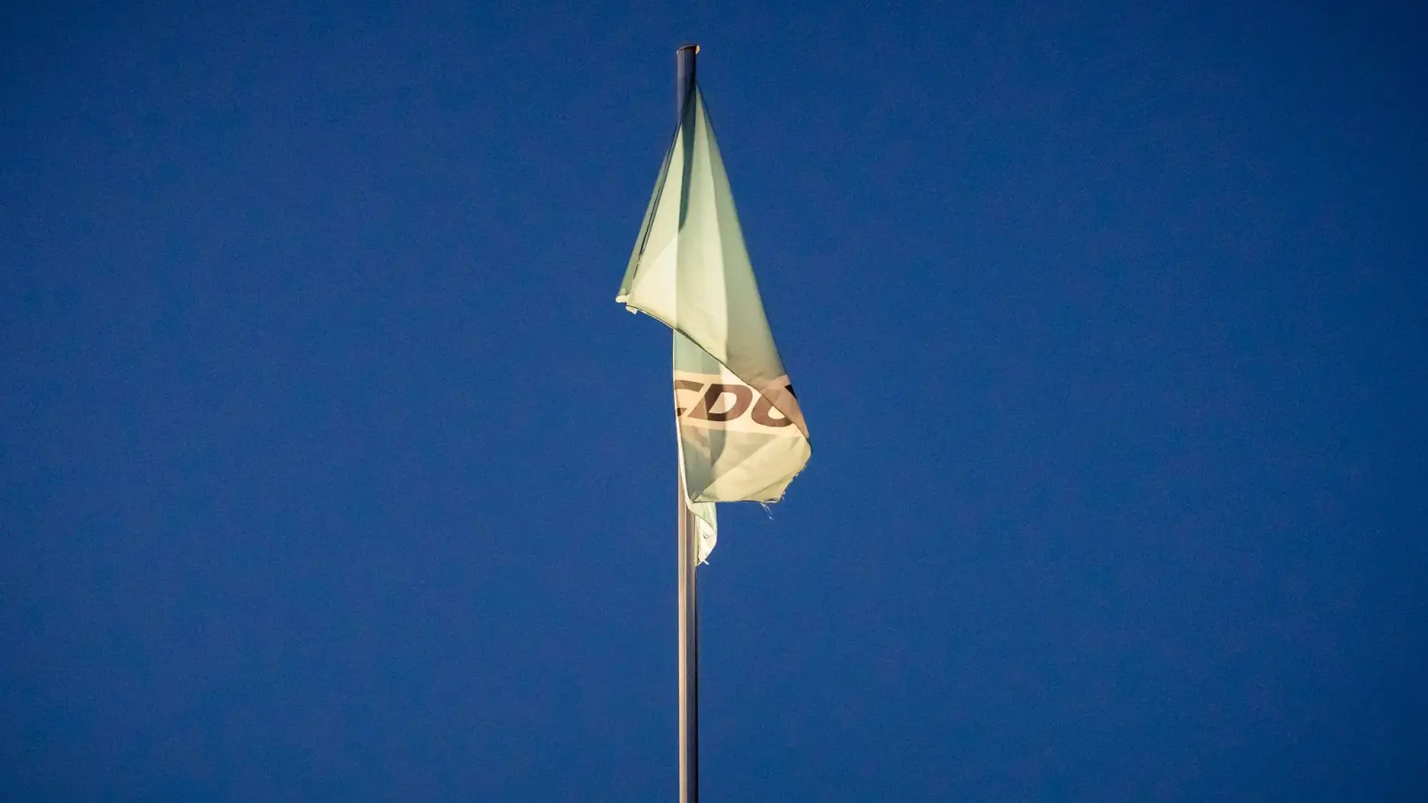  CDU und CSU fallen in der aktuellen YouGov Sonntagsfrage auf ein Tief. (Symbolbild) (Foto: Christoph Soeder/dpa)