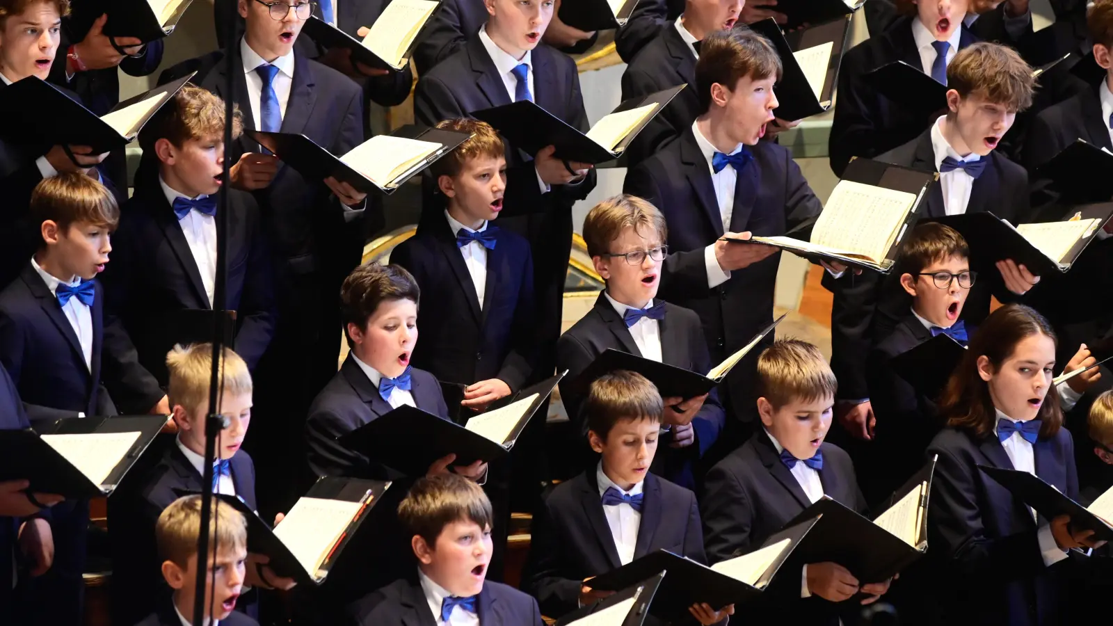 In Hochform: der Windsbacher Knabenchor unter der Leitung von Ludwig Böhme mit Bach-Kantaten. (Foto: Jim Albright)