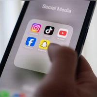 Wenig Aufwand, große Wirkung: In fünf einfachen Schritten lässt sich in Social Media schon eine Menge Datenschutz erreichen. (Foto: Alicia Windzio/dpa)