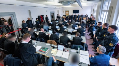 Vor dem Landgericht Regensburg ist das Mammutverfahren mit ursprünglich elf Beschuldigten nach ziemlich genau einem Jahr zu Ende gegangen. (Archivbild) (Foto: Armin Weigel/dpa)
