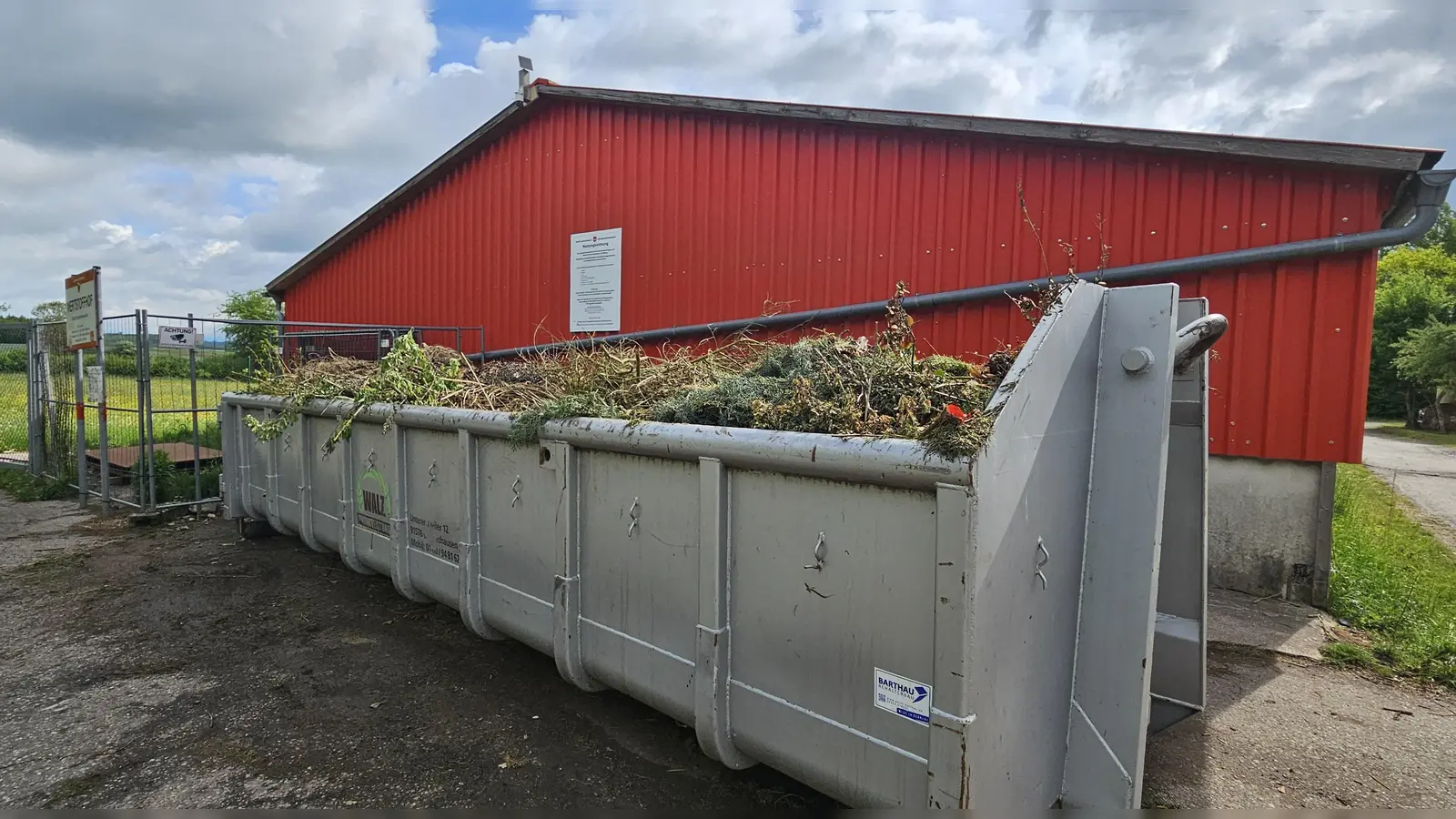 Wird zum Monatsende abgeschafft: Der kommunale Grüngutcontainer vor dem Wertstoffhof in Leutershausen. Das Angebot belastet den klammen Haushalt der Stadt zu stark. (Foto: Wolfgang Grebenhof)