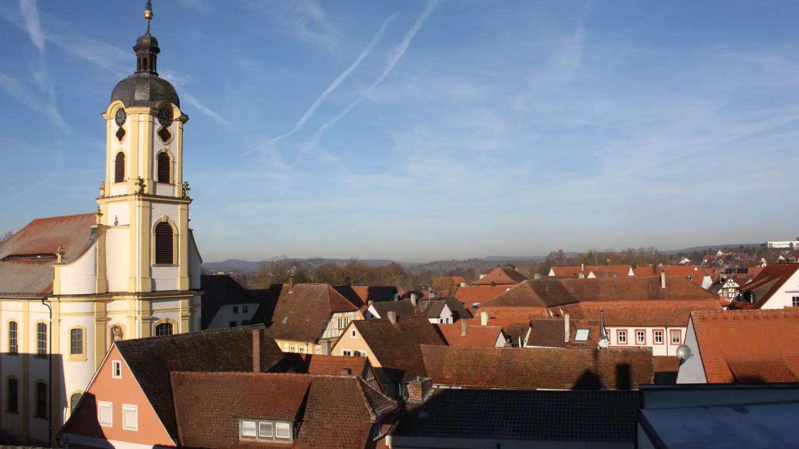 Auch die Scheinfelder – hier die Dachlandschaft der Altstadt – hatten schon Probleme mit Anträgen für PV-Anlagen und eigens dafür eine Baugestaltungssatzung geschaffen. (Archivfoto: Rita Schiffermüller)