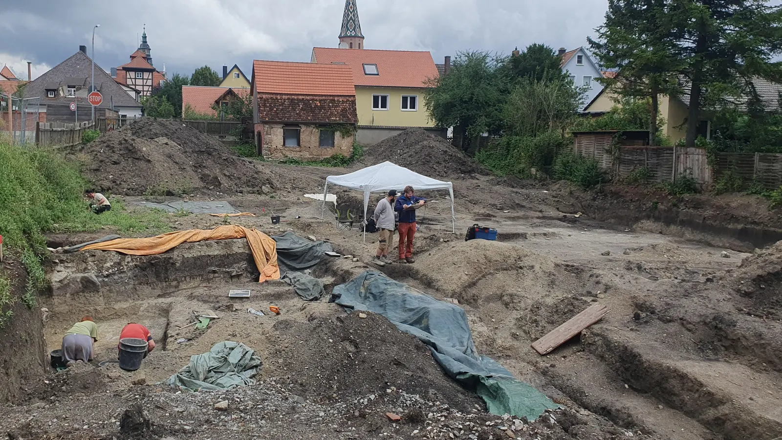 Ein Archäologen-Team ist seit März auf dem Areal am Wallgraben zugange. Nun berichtete Grabungsleiter Kilian Pongratz über die spannenden Erkenntnisse. (Foto: Anna Franck)