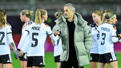 Unzufrieden mit dem 0:0 auf dem Betzenberg: Bundestrainer Christian Wück. (Foto: Uwe Anspach/dpa)