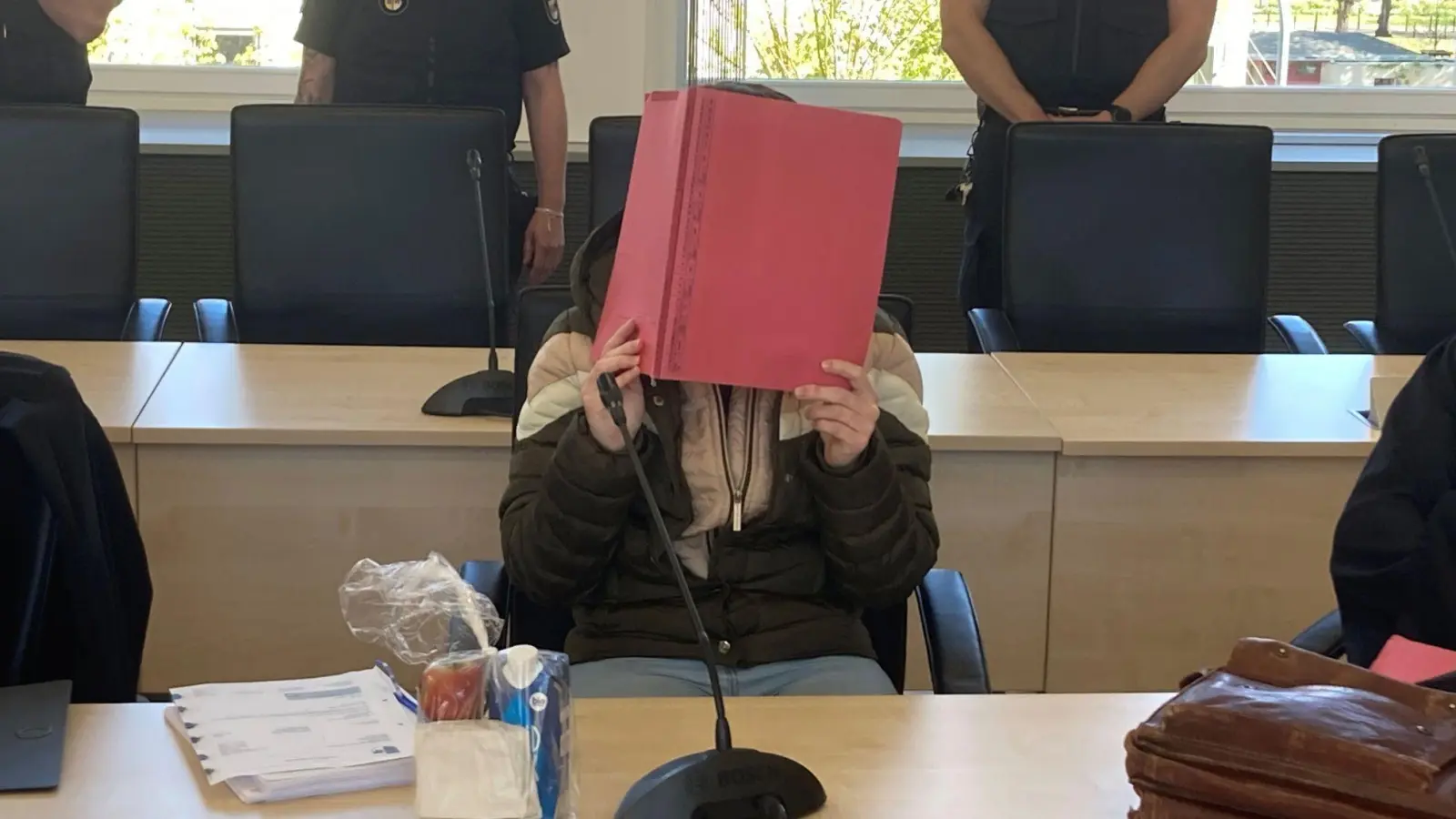 Die Angeklagte im Saal 2.002 im Rostocker Landgericht. (Foto: Helmut Reuter/dpa)