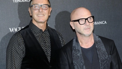 Die italienischen Modedesigner Stefano Gabbana (l) und Domenico Dolce 2014 in Mailand. (Foto: Flavio Lo Scalzo/ANSA/EPA/dpa)